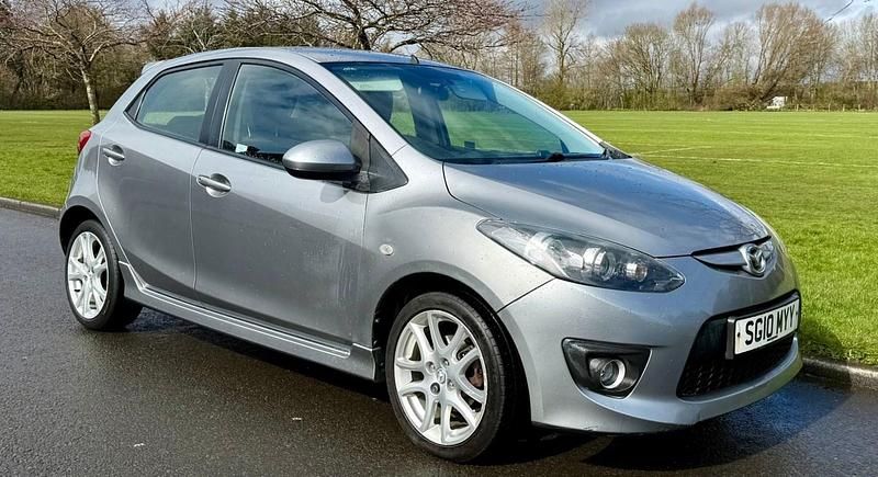 Begagnad Mazda 2 2010 Silver Halvkombi