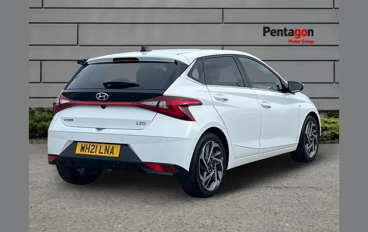 Used Hyundai i20 Premium 99 HP (72 kW) 2021 White Hatchback