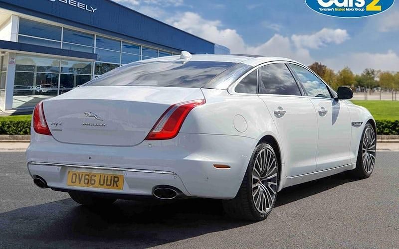 Used Jaguar XJ 306 HP (225 kW) 2019 Sedan