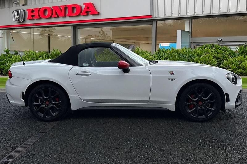 Used Abarth 124 Spider 170 HP (125 kW) 2018 White Cabriolet