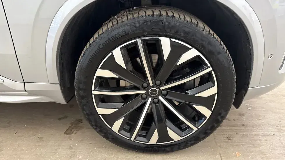Used Volvo XC90 Ultra 250 HP (183 kW) 2025 Metallic  silver dawn SUV
