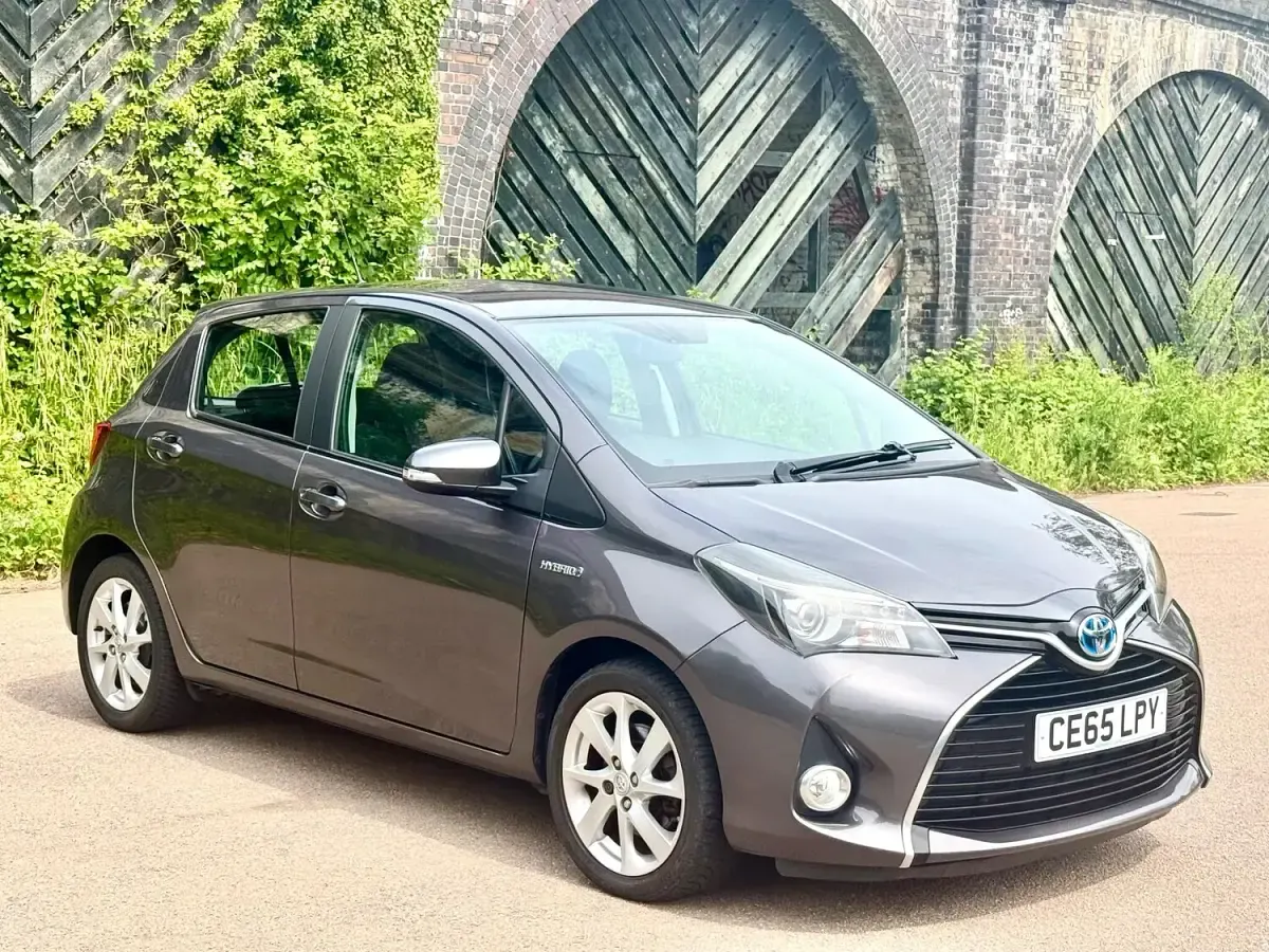 Used Toyota Yaris Hybrid 2015 Grey Hatchback