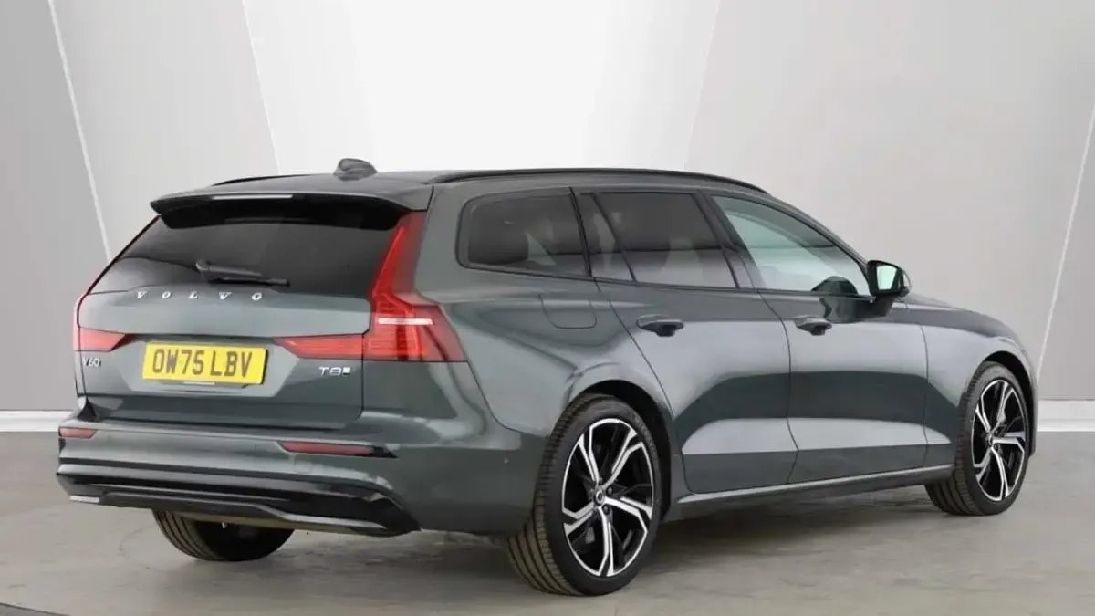 Used Volvo V60 Ultra 449 HP (330 kW) 2025 Green Estate