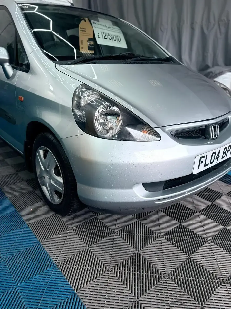 Used Honda Jazz SE 83 HP (61 kW) 2004 Silver Hatchback