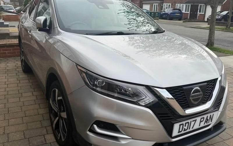 Used Nissan Qashqai Tekna 116 HP (85 kW) 2017 Silver SUV