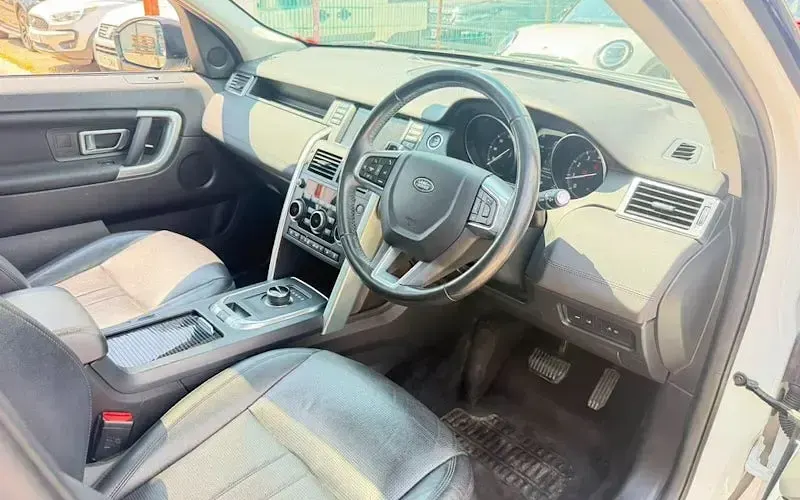 Used Land Rover Discovery Sport HSE 241 HP (177 kW) 2018 White SUV