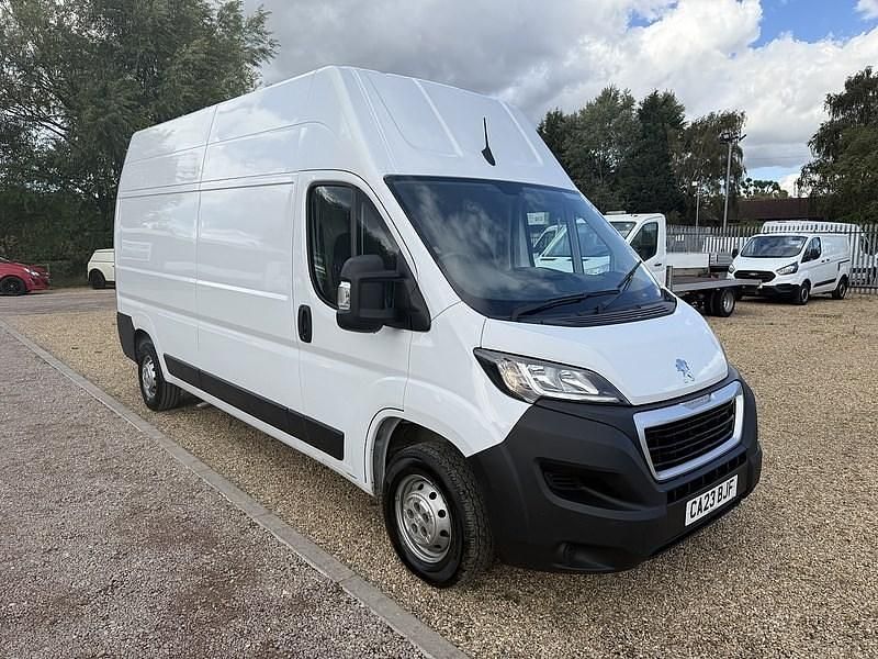 White Used 2023 Peugeot Boxer Premium Van | £14,995 (Fair price) - Image 1/4