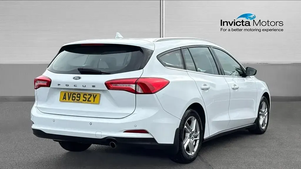 Begagnad Ford Focus Zetec 120 HK (88 kW) 2019 Vit Kombi