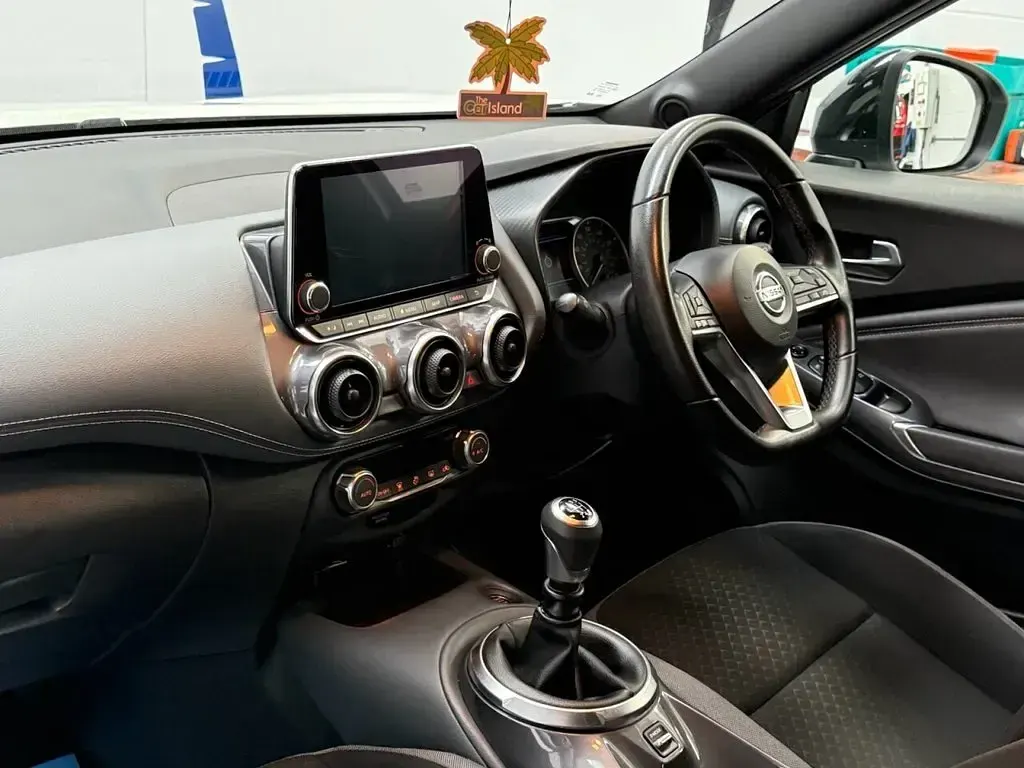 Used Nissan Juke N-Connecta 114 HP (83 kW) 2022 White SUV