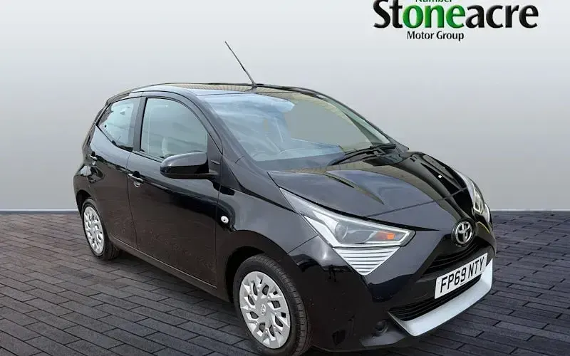 Used Toyota Aygo X-play 72 HP (52 kW) 2018 Hatchback
