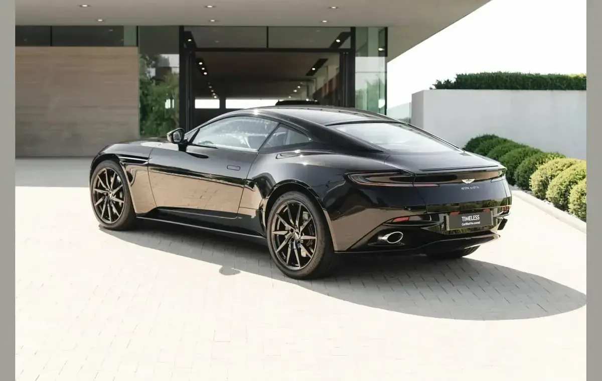 Used Aston Martin DB11 502 HP (369 kW) 2018 Black Coupe