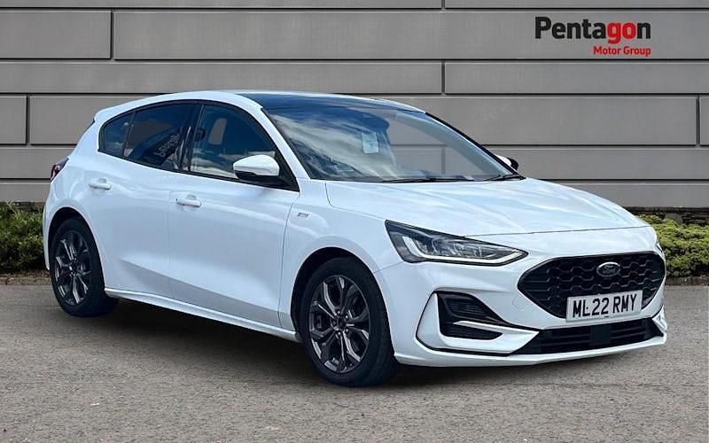 Used 2025 Ford Focus ST-Line Hatchback | £16,995 (Good price) - Image 1/4