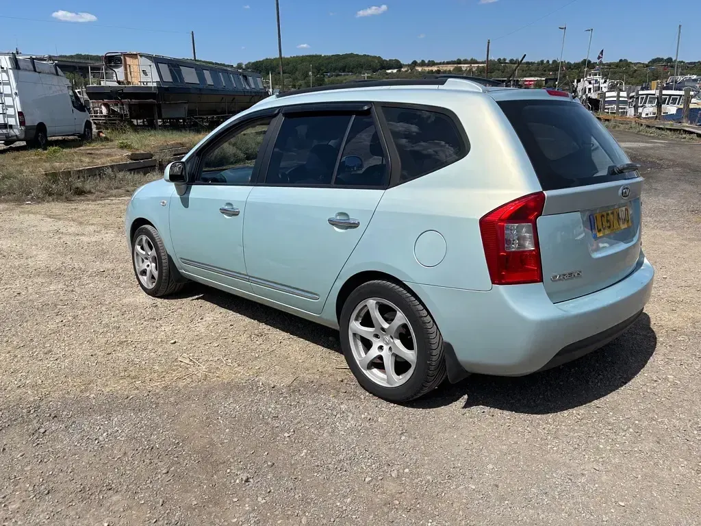 Used Kia Carens 138 HP (101 kW) 2007 Silver MPV