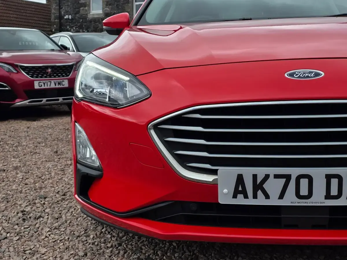 Used Ford Focus Zetec 120 HP (88 kW) 2020 Red Hatchback