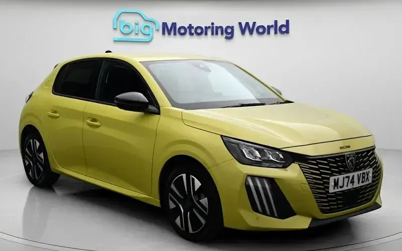 Used Peugeot 208 Allure 101 HP (74 kW) 2024 Hatchback