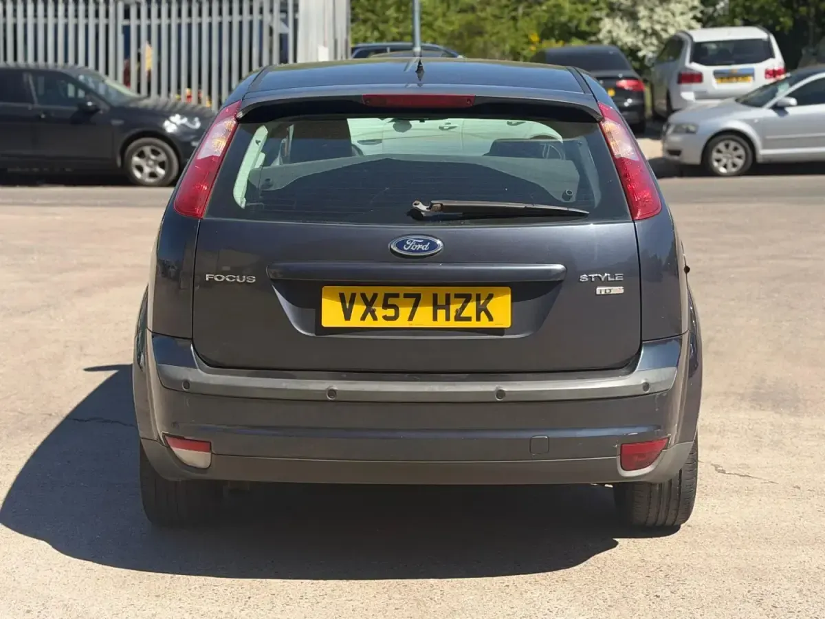 Usado Ford Focus Style 2007 Cinzento Citadino