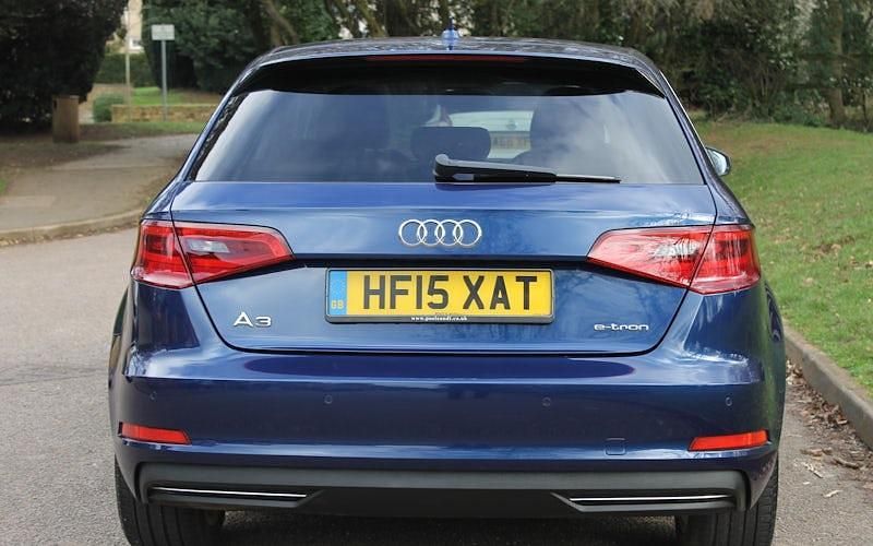 Used Audi A3 e-tron Comfort 204 HP (150 kW) 2015 Blue Hatchback