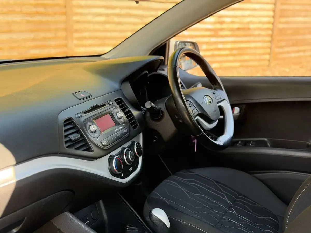 Used Kia Picanto 84 HP (61 kW) 2015 Silver Hatchback