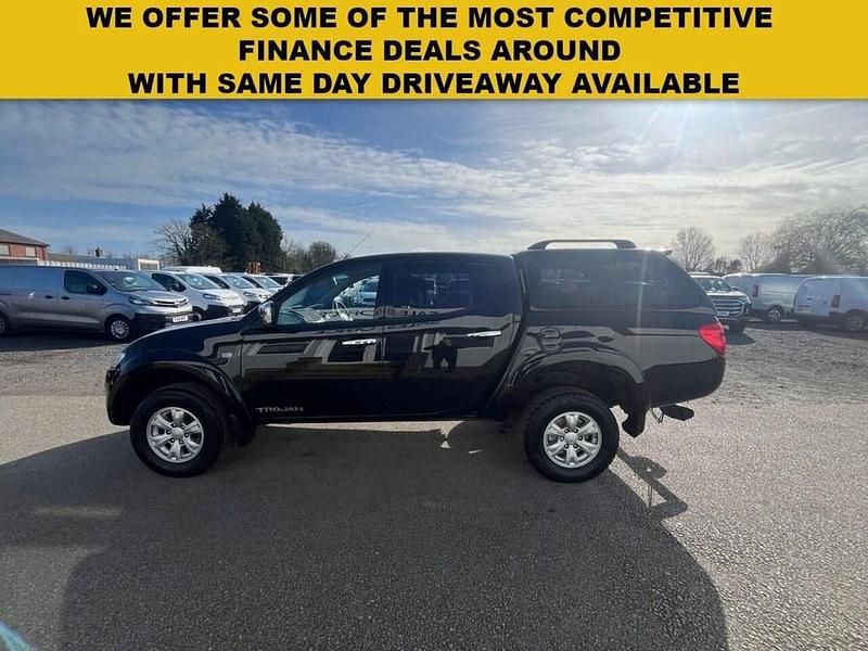 Used Mitsubishi L200 175 HP (128 kW) 2013 Black Pickup