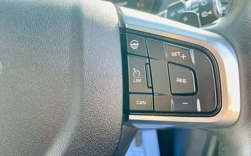 Used Land Rover Discovery Sport Landmark 180 HP (132 kW) 2019 Black SUV