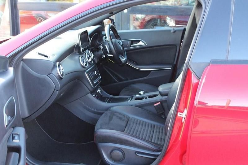Usado Mercedes CLA220 AMG line 174 HP (127 kW) 2016 Vermelho Sedan