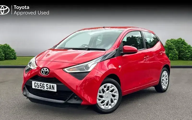 Second-hand Toyota Aygo X-play 72 CP (52 kW) 2020 Roșu Hatchback