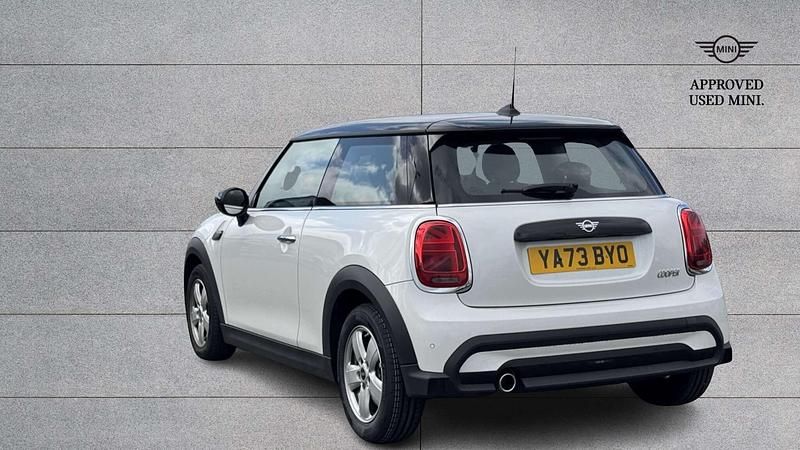 Used Mini Cooper Classic 134 HP (98 kW) 2023 White Hatchback