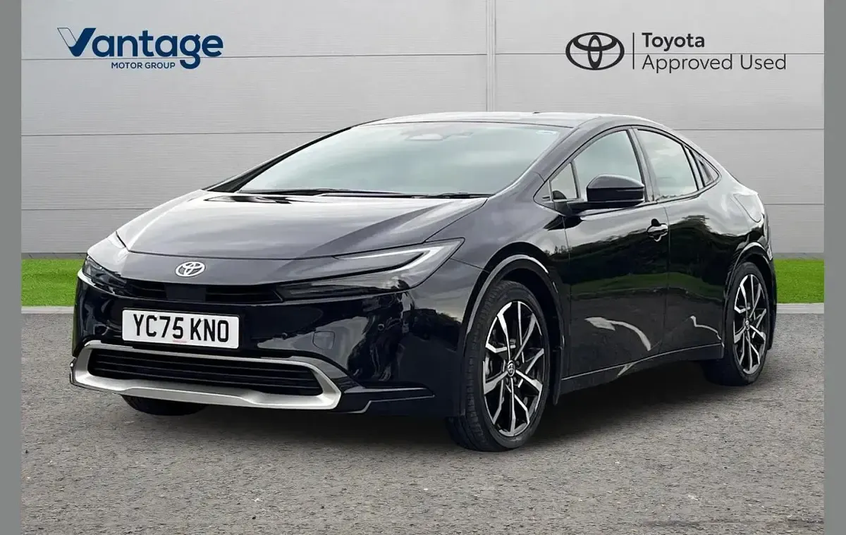 Used Toyota Prius 220 HP (161 kW) 2025 Black Hatchback