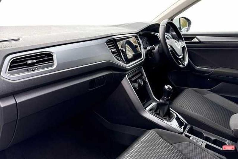 Used VW T-Roc Active 110 HP (80 kW) 2021 White SUV