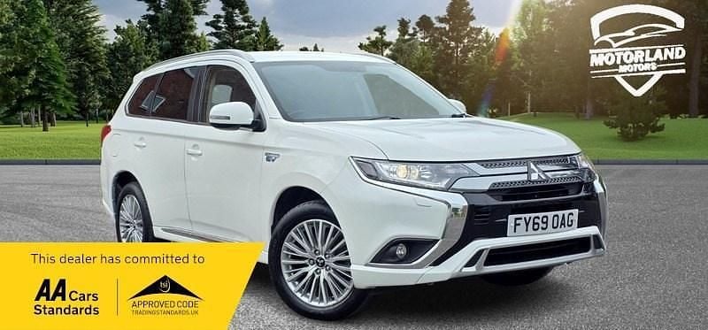White Used 2019 Mitsubishi Outlander P-HEV | £10,999 (Good price) - Image 1/4
