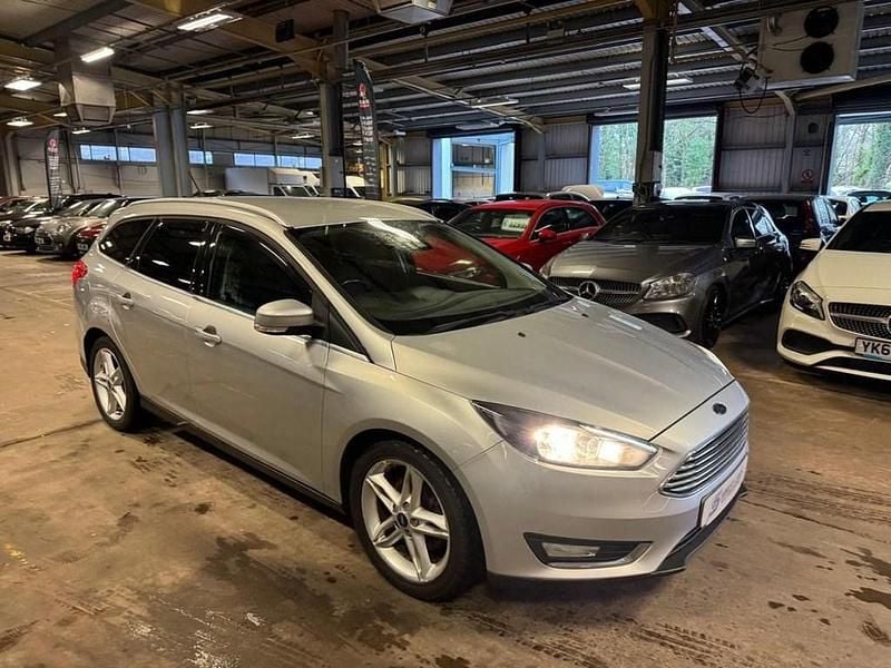 Begagnad Ford Focus Titanium 120 HK (88 kW) 2017 Silver Kombi