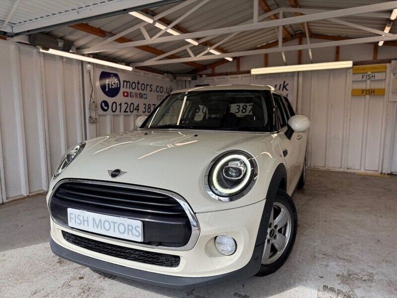 White Used 2018 Mini Cooper D Hatch Hatchback | £7,390 (Fair price) - Image 1/3