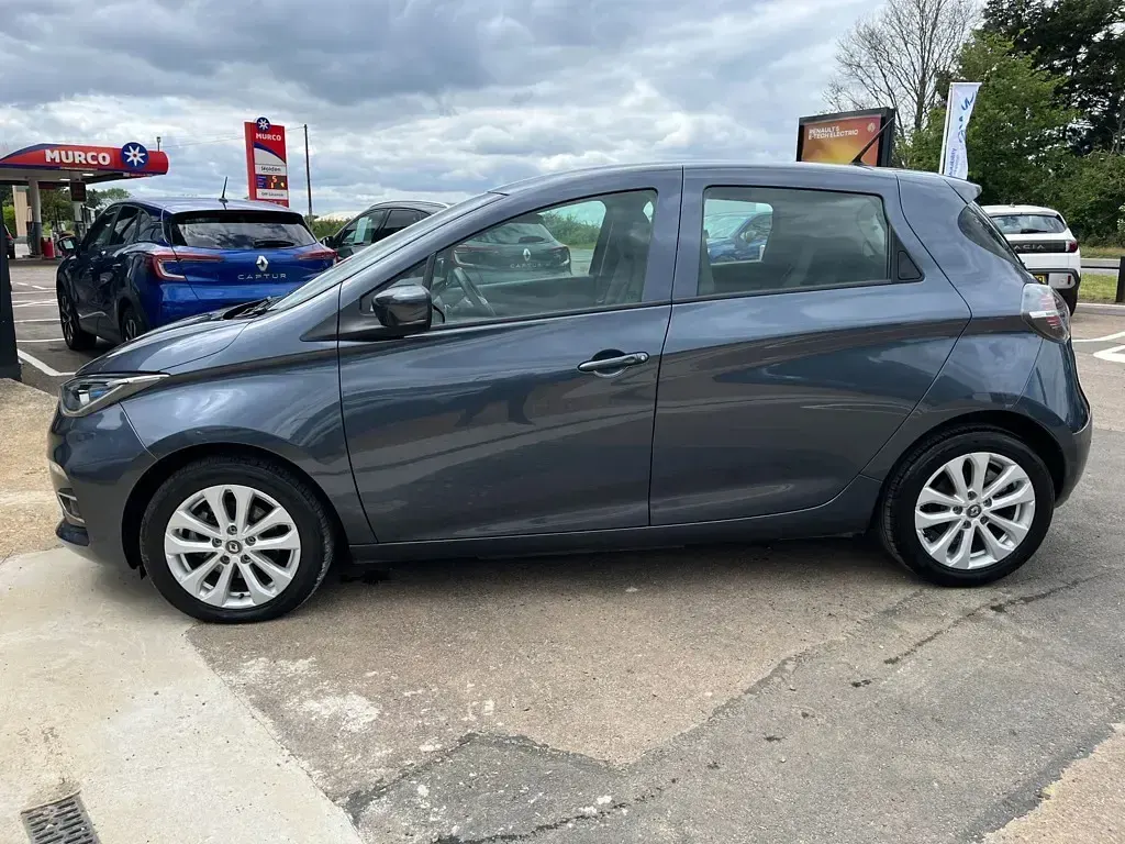 Used Renault Zoe Iconic 55 kW (75 HP) 2022 Hatchback