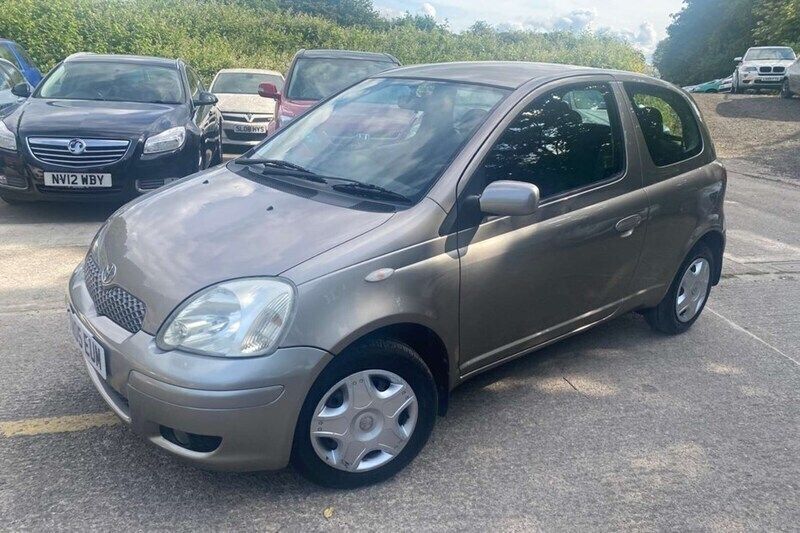 Silver Used 2005 Toyota Yaris Hatchback | £1,695 (Fair price) - Image 1/1