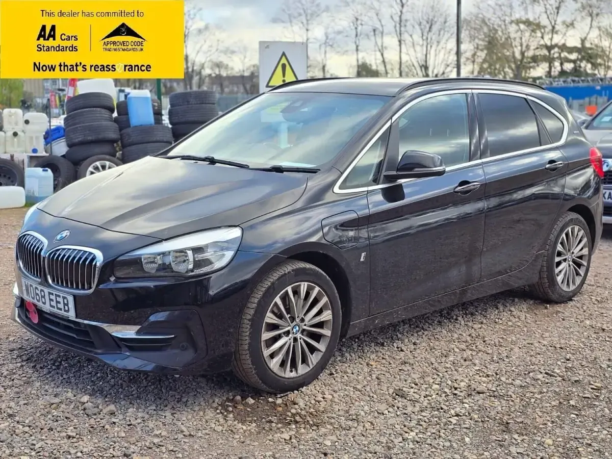Begagnad BMW 225 Luxury Line 2019 Svart Minibuss