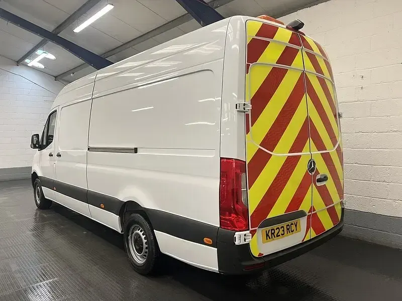 Used Mercedes Sprinter Progressive 150 HP (110 kW) 2023 White Van