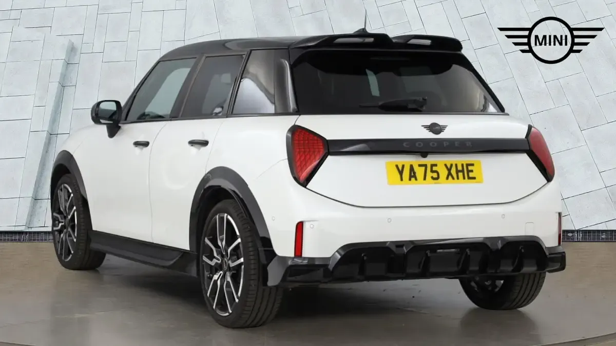 Used Mini Cooper Sport 114 kW (156 HP) 2026 Nanuq white Hatchback