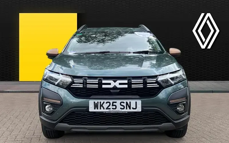 Used Dacia Jogger Extreme 141 HP (103 kW) 2025 Green MPV