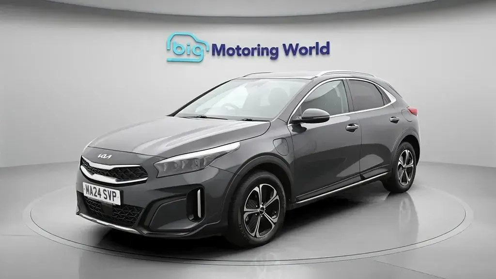 Usado Kia XCeed 139 HP (102 kW) 2024 Cinzento SUV