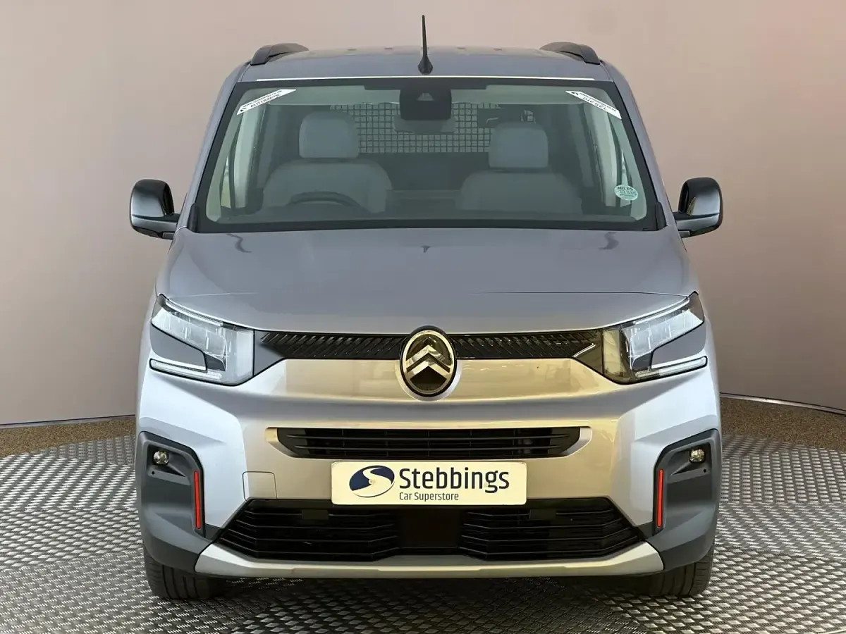 Used Citroën Berlingo 130 HP (95 kW) 2024 Grey MPV