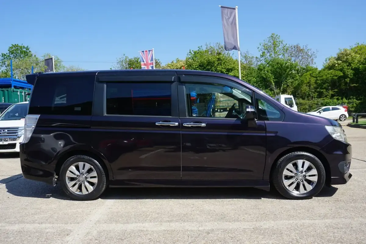 Używany Honda Stepwgn 2013 Purpurowy Minivan
