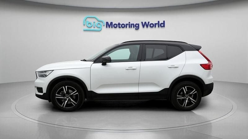 Used Volvo XC40 R-Design 197 HP (144 kW) 2021 White SUV
