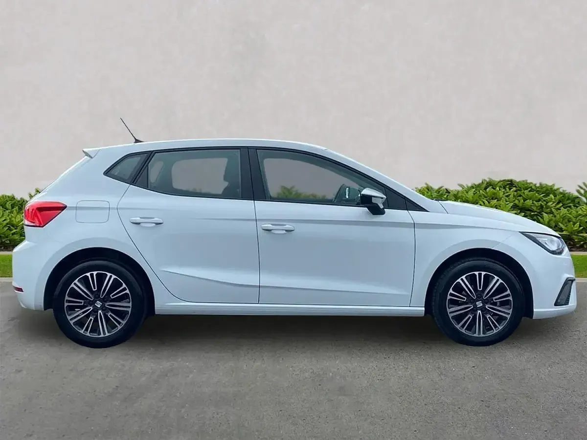 Used Seat Ibiza SE Technology 2023 White Hatchback