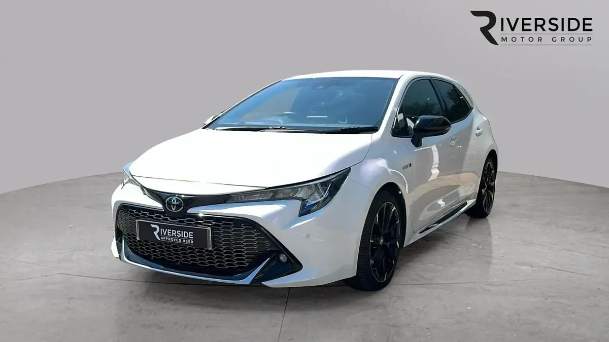 Used Toyota Corolla Sport 184 HP (135 kW) 2021 White Hatchback