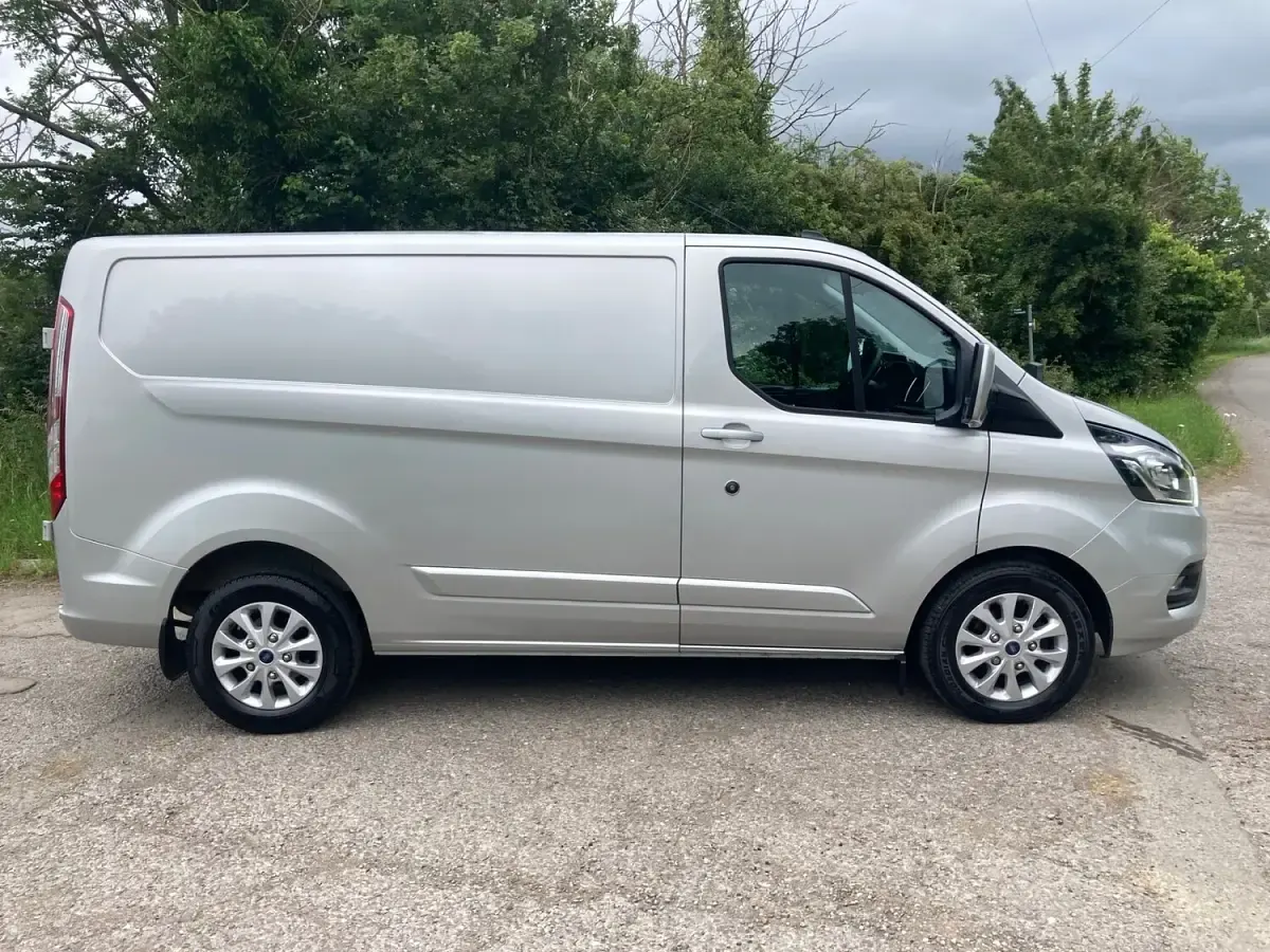 Used Ford Transit Custom Limited 130 HP (95 kW) 2022 Silver Van