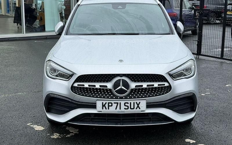 Used Mercedes GLA200 Executive 150 HP (110 kW) 2021 Silver SUV