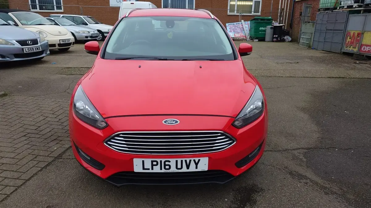 Used Ford Focus Zetec 2016 Red Estate