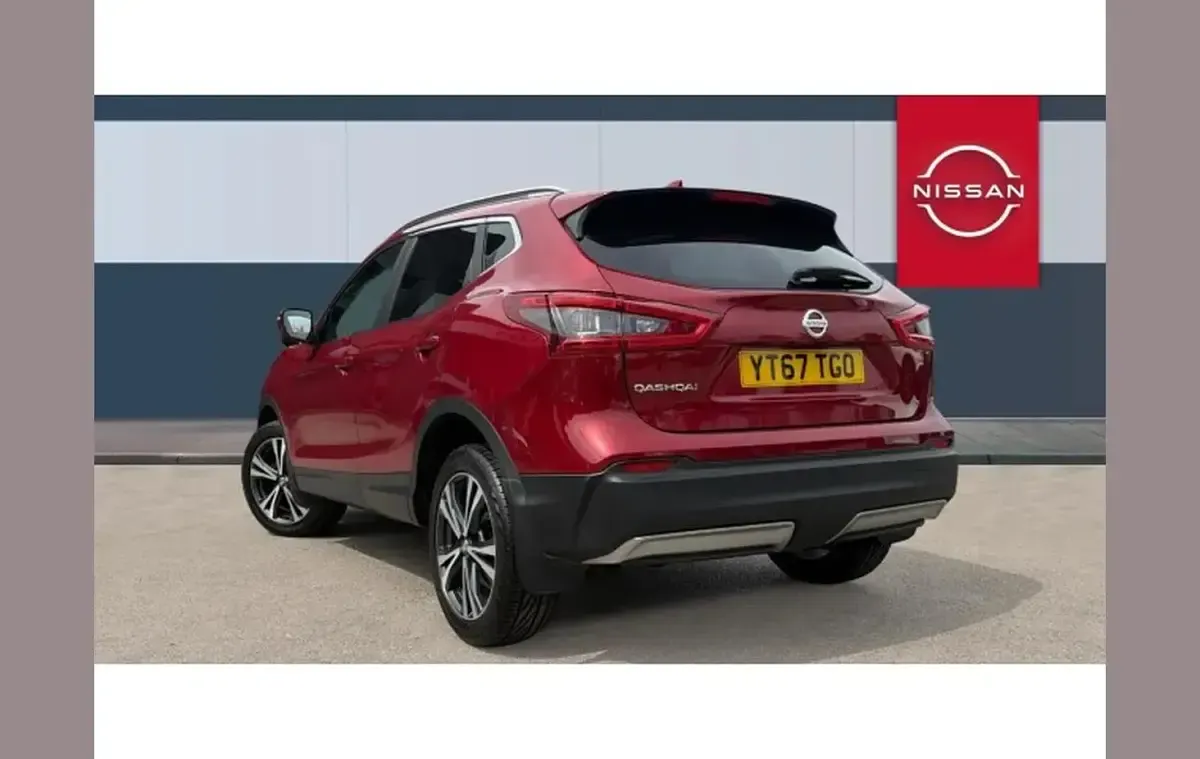 Used Nissan Qashqai N-Connecta 115 HP (84 kW) 2017 Red SUV