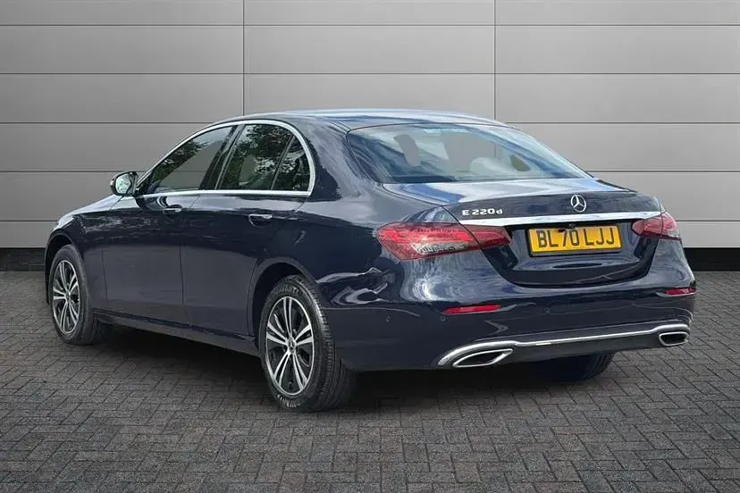 Używany Mercedes E220 194 KM (142 kW) 2021 Niebieski Sedan/Limuzyna