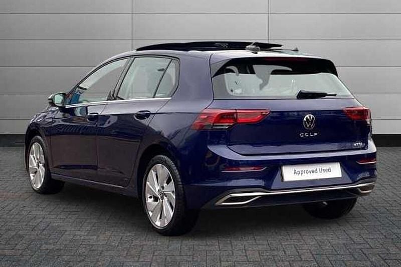 Used VW Golf VIII Style 130 HP (95 kW) 2022 Atlantic blue Hatchback